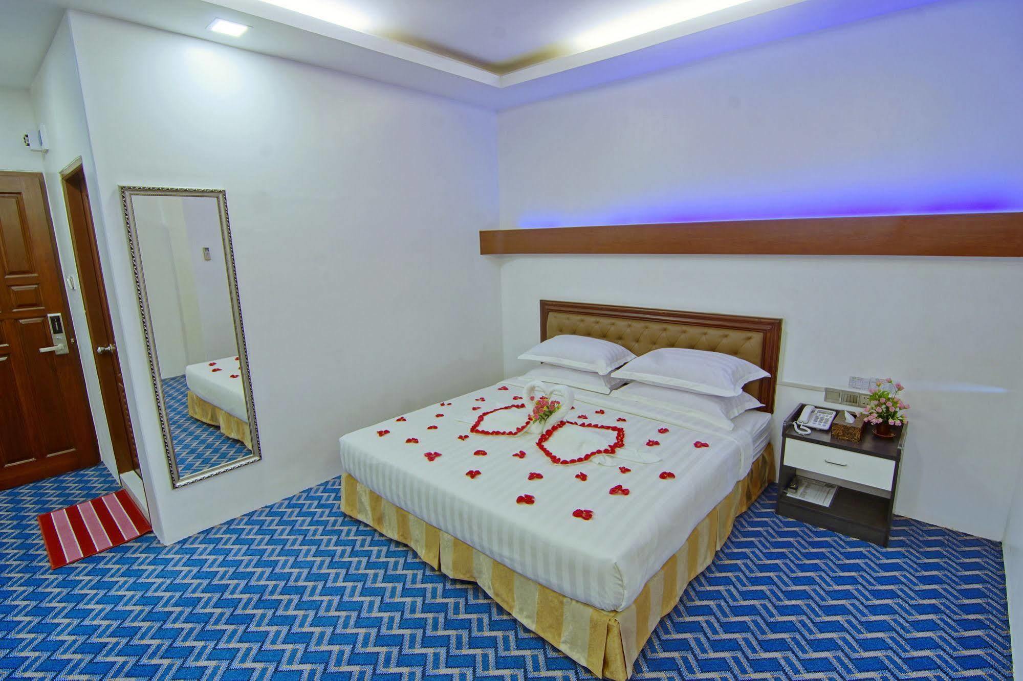 Perfect Hotel Мандалай Экстерьер фото